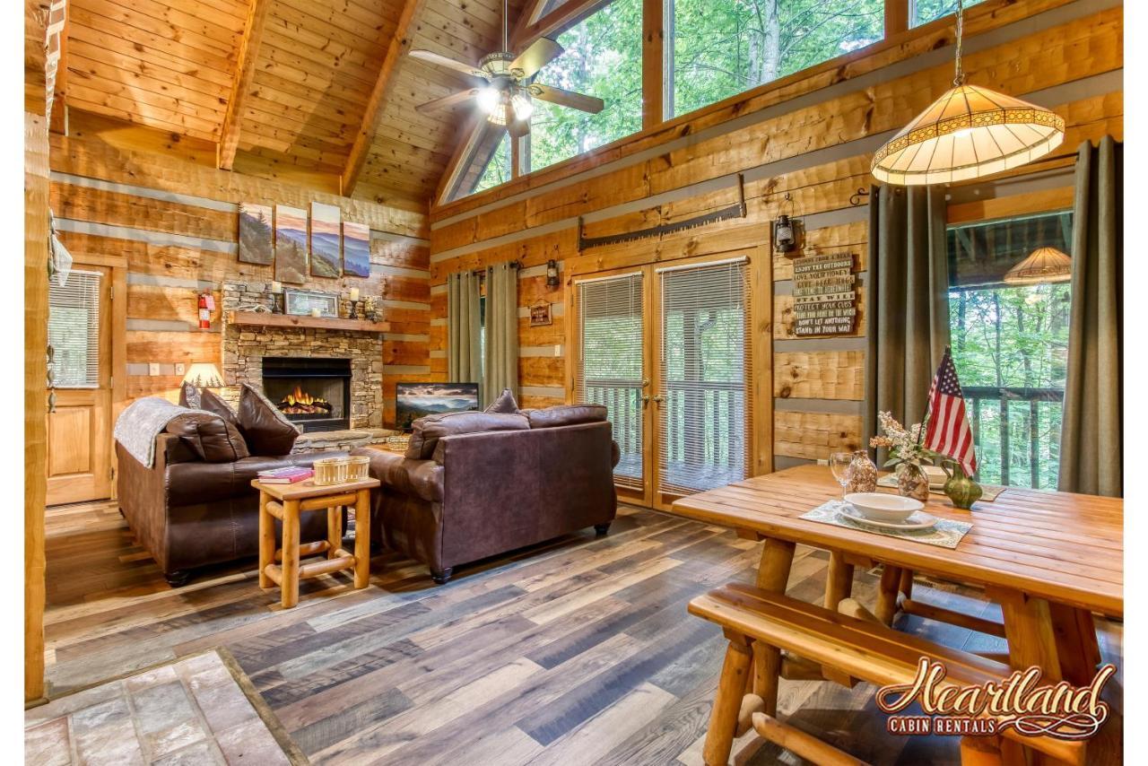 Cozy Mountain Hideaway Villa แกตลิงเบิร์ก ภายนอก รูปภาพ