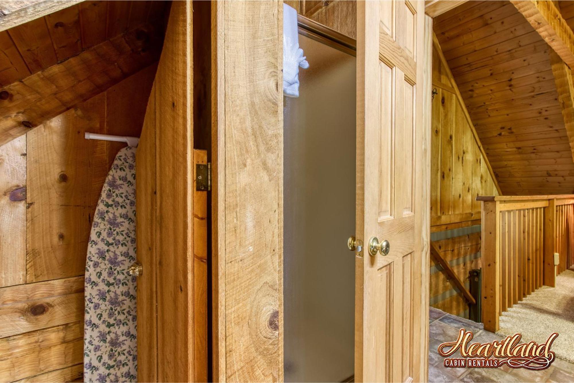 Cozy Mountain Hideaway Villa แกตลิงเบิร์ก ห้อง รูปภาพ